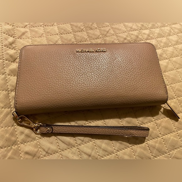 Michael kors travel wallet